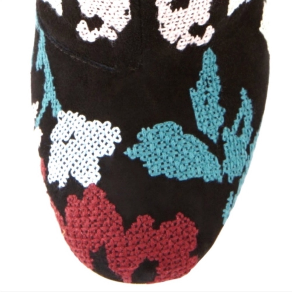 NWT Rebecca Minkoff Bojana Black Floral Kid Suede Embroidery Size 8 - Picture 2 of 10